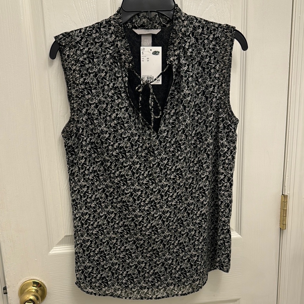 Sleeveless Flowy Blouse